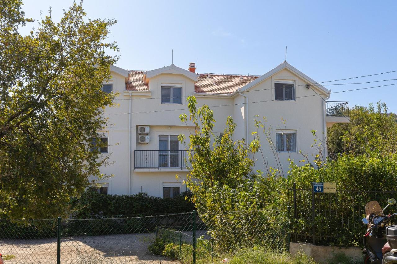 רדוביצ'י Apartments Lustica מראה חיצוני תמונה