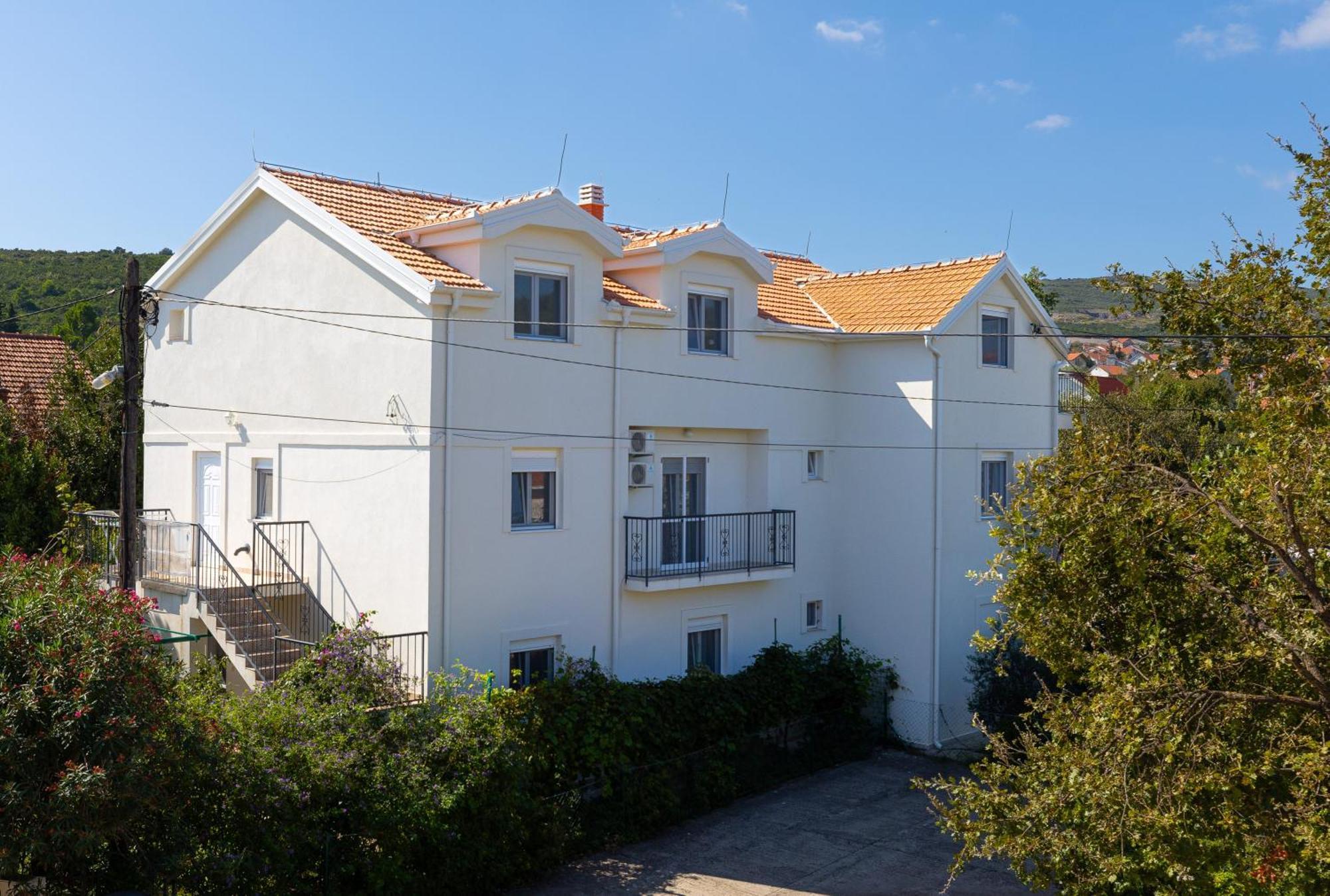 רדוביצ'י Apartments Lustica מראה חיצוני תמונה